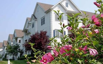 Aspen Highlands in Manchester, CT - Foto de edificio - Building Photo