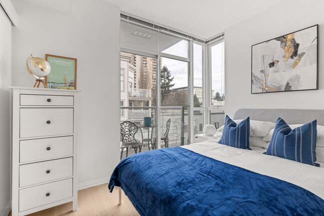 168e Esplanade Ave in North Vancouver, BC - Building Photo - Building Photo