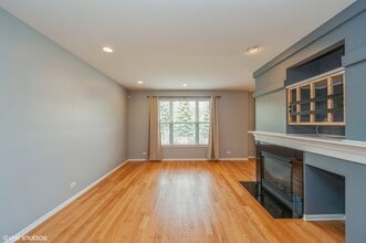 360 Bay Tree Cir in Vernon Hills, IL - Building Photo - Building Photo