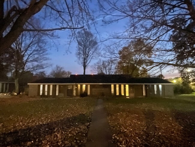 4920 Old Maysville Rd in Fort Wayne, IN - Foto de edificio - Building Photo