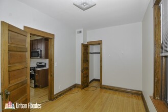 2230 W Iowa St, Unit A07C in Chicago, IL - Building Photo - Building Photo