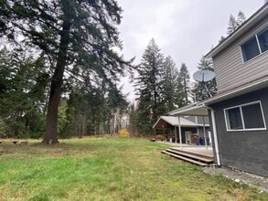 1115 Spruston Rd in Nanaimo, BC - Building Photo - Building Photo