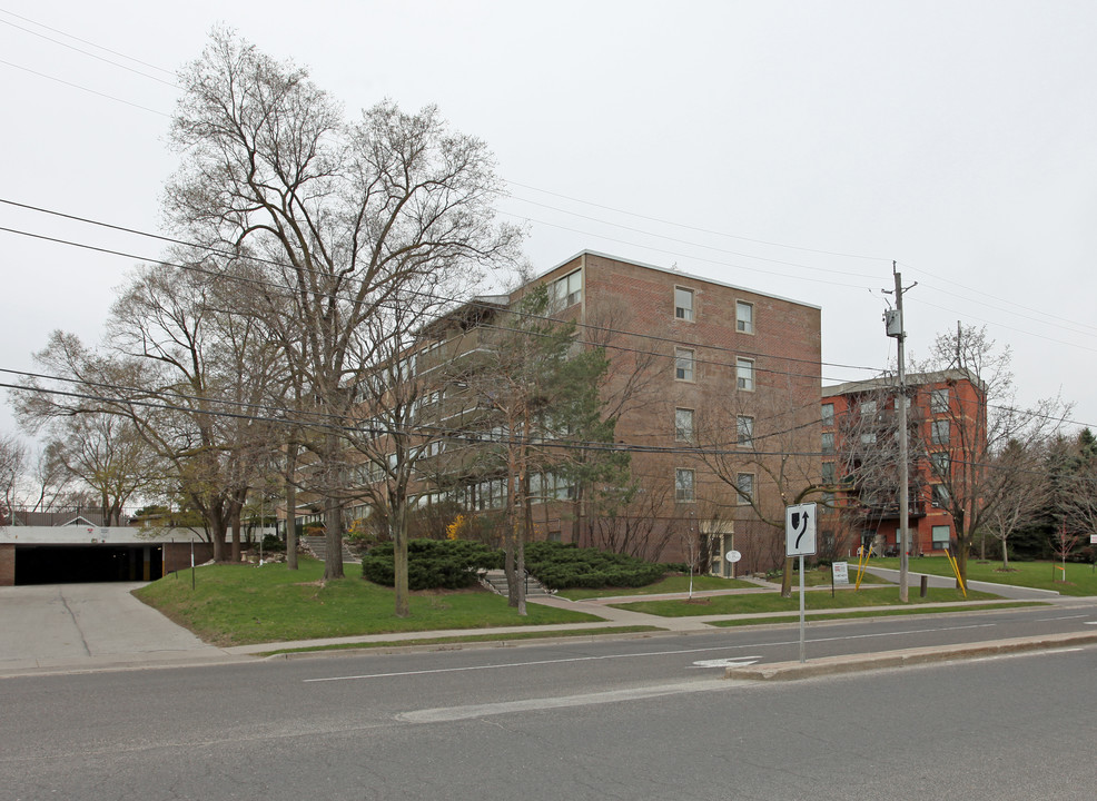 The Donway Apartments in Toronto, ON - Building Photo