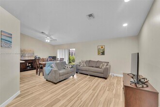 1552 Zenith Way in Weston, FL - Building Photo - Building Photo