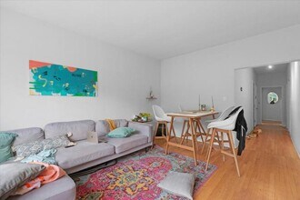 2453 N Clark St in Chicago, IL - Building Photo - Building Photo