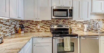 601 1st St S, Unit 2C in Jacksonville Beach, FL - Building Photo - Building Photo