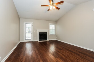 585 Heritage Ln in Nashville, TN - Building Photo - Building Photo
