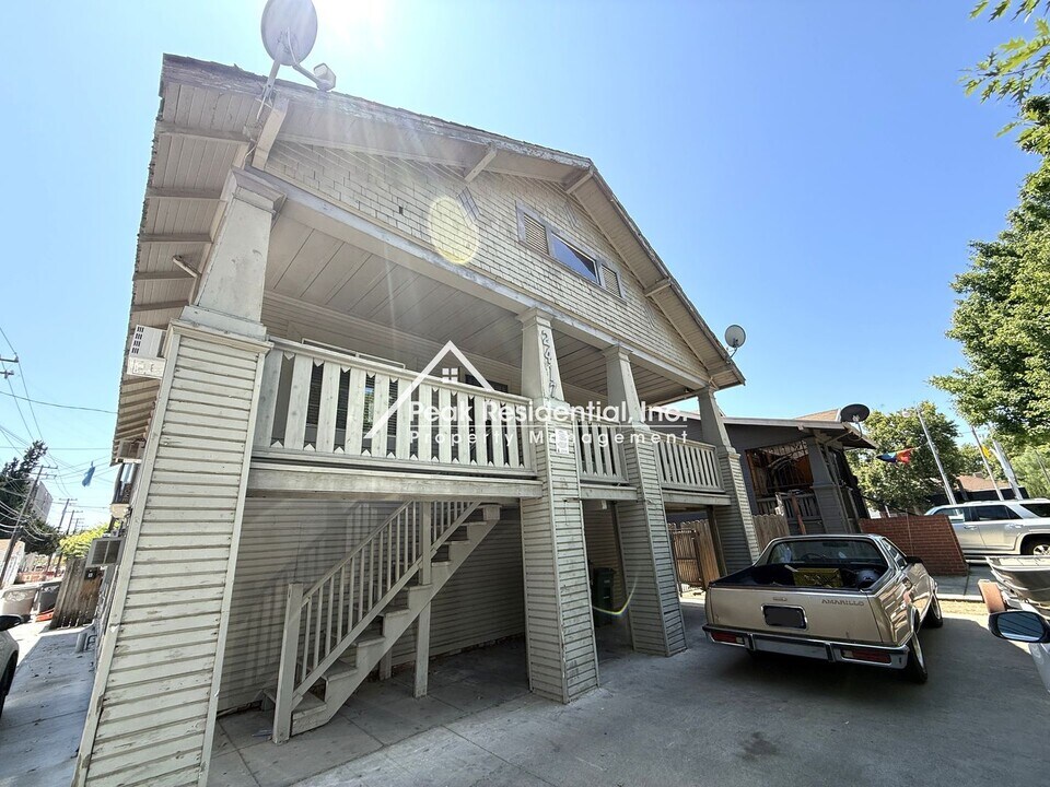 2417 18th St in Sacramento, CA - Building Photo