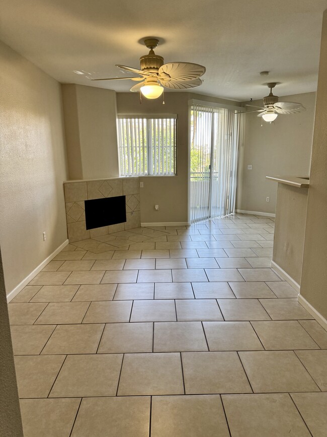 7147 S Durango Dr, Unit 209 in Las Vegas, NV - Building Photo - Building Photo