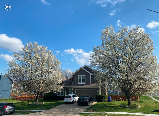 1549 W Dartmouth St in Olathe, KS - Foto de edificio - Building Photo