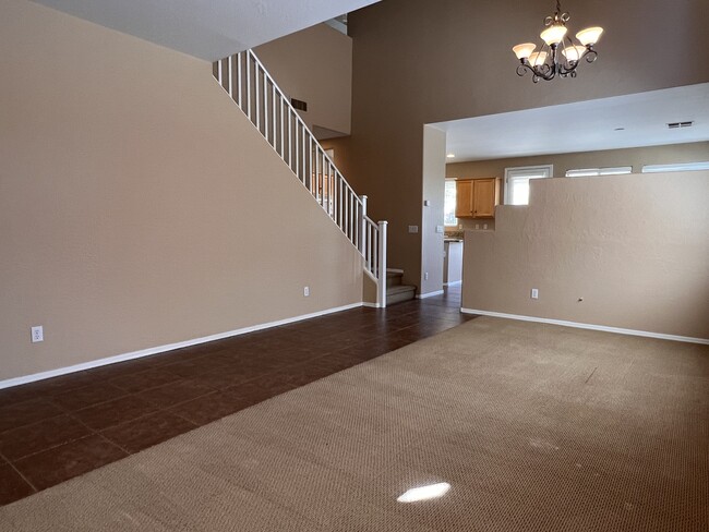 6631 S Classic Way in Gilbert, AZ - Foto de edificio - Building Photo