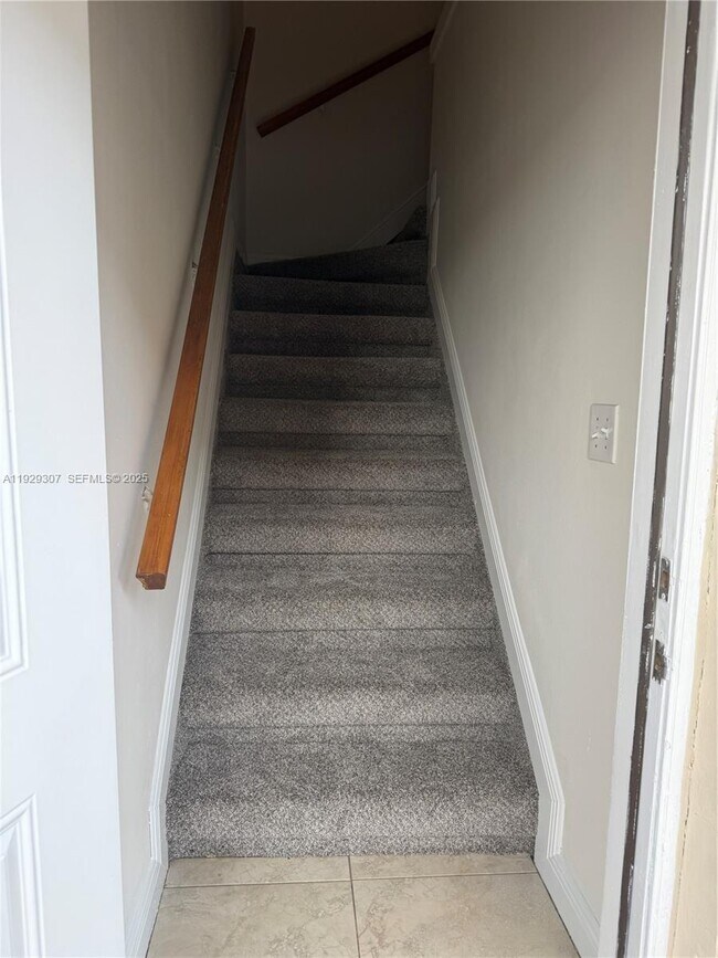 6083 W Flagler St in Miami, FL - Building Photo - Building Photo