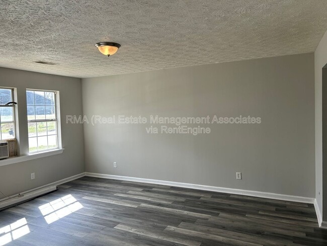 411 E Central Ave in Griffin, GA - Building Photo - Building Photo