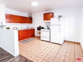 1421 Waterloo St in Los Angeles, CA - Building Photo - Building Photo