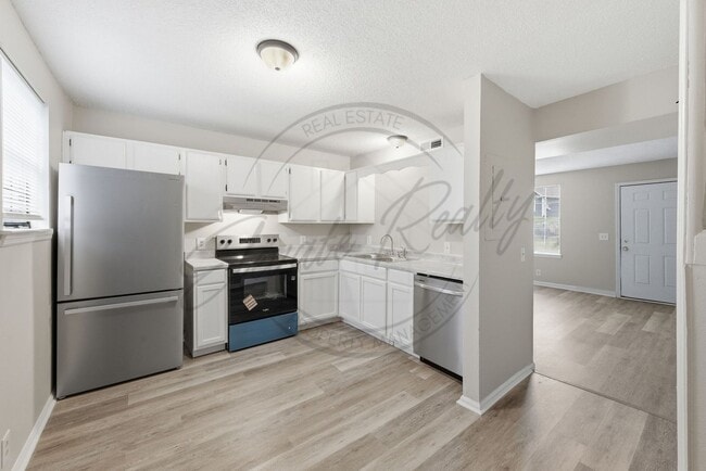 property at 2431 Woodale Ln