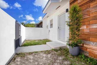 1802 NW 1st Ave in Miami, FL - Building Photo - Building Photo