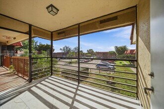 6530 W 27th Ave in Hialeah, FL - Building Photo - Building Photo