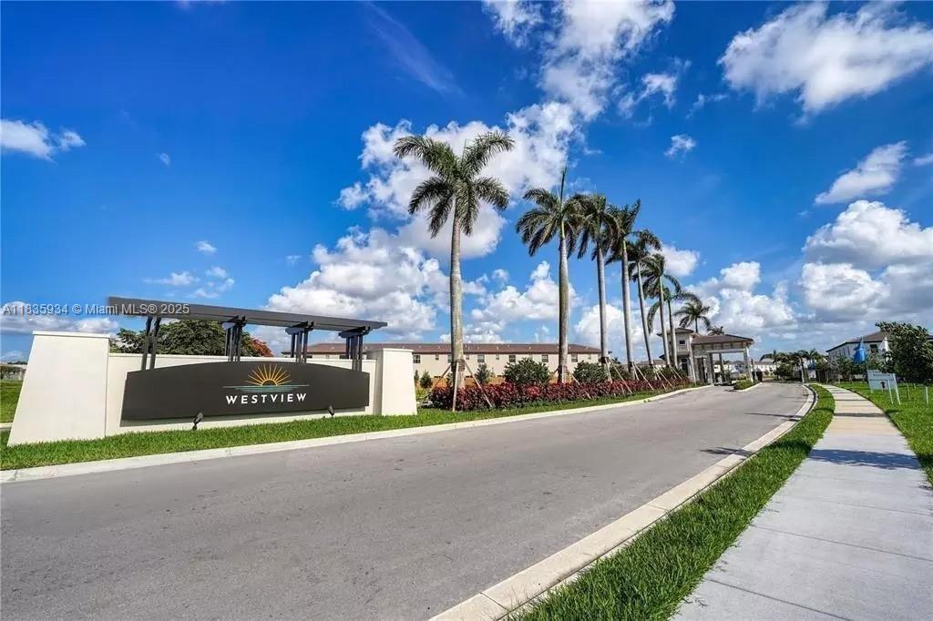 2437 NW 119th St in Miami, FL - Building Photo