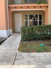 3549 Forest Hill Blvd in Palm Springs, FL - Foto de edificio - Building Photo