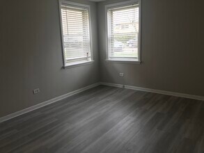6756 Sauganash N Ave, Unit GN in Chicago, IL - Foto de edificio - Building Photo