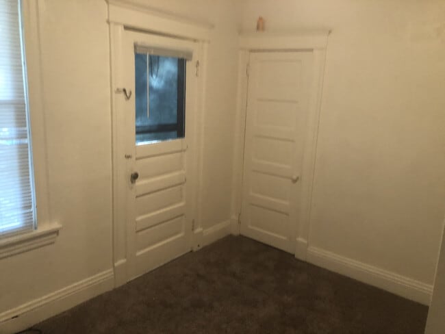 5306 N 25th St, Unit 2 in Omaha, NE - Foto de edificio - Building Photo