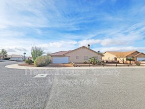 1900 S Vineyard Dr E in Pahrump, NV - Building Photo - Building Photo