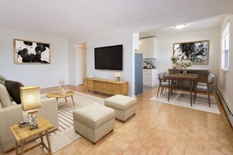 80 Speers in Oakville, ON - Building Photo - Building Photo