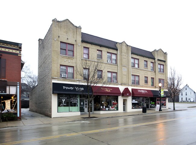 5225-5231 Main St in Downers Grove, IL - Foto de edificio - Building Photo