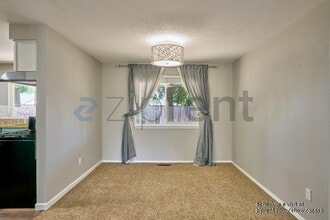 17465 NW Carl Ct in Portland, OR - Building Photo - Building Photo
