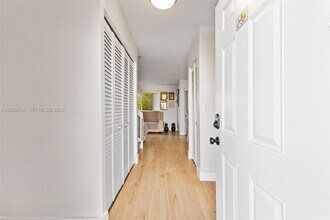 6235 SW Kendale Lakes Cir in Miami, FL - Foto de edificio - Building Photo