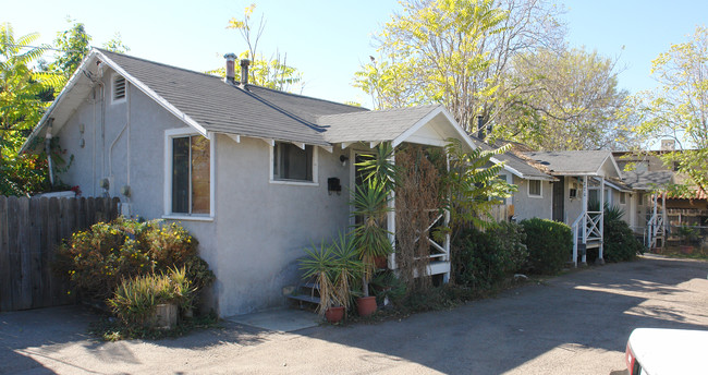 264-272 Chambers St in El Cajon, CA - Foto de edificio - Building Photo