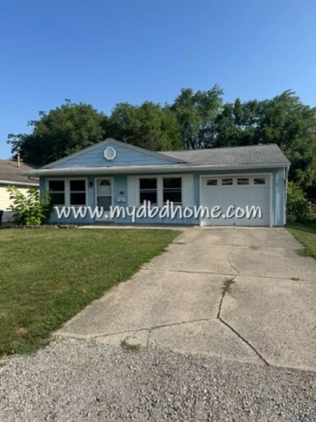 property at 328 W Hollis Ln