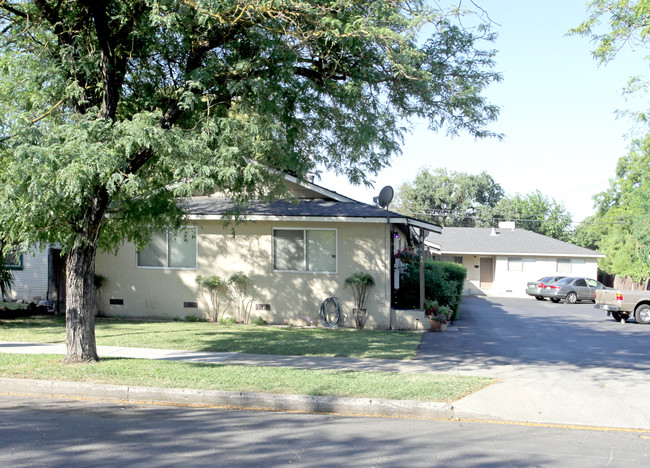 517 16th St in Modesto, CA - Foto de edificio - Building Photo