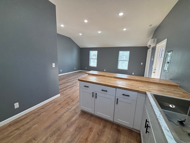 3685 E Brutus St in Weedsport, NY - Foto de edificio - Building Photo