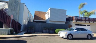 215 Fern St in Newport Beach, CA - Building Photo