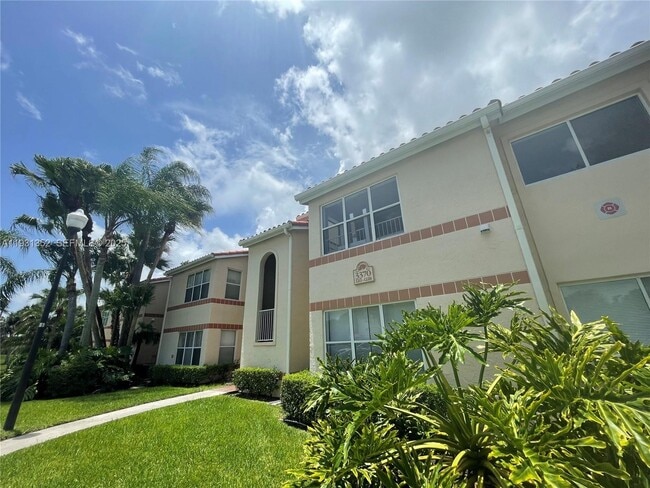 3370 Pinewalk Dr N in Margate, FL - Building Photo - Building Photo
