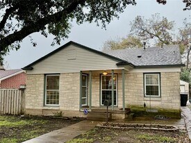 2638 Ivandell Ave in Dallas, TX - Building Photo