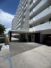 3545 NE 166th St in North Miami Beach, FL - Foto de edificio - Building Photo