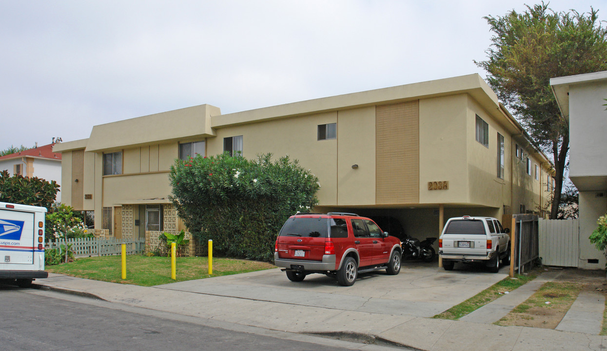 2038 S Holt Ave in Los Angeles, CA - Foto de edificio