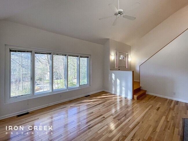 305 Secretariat Ln in Fairview, NC - Building Photo - Building Photo