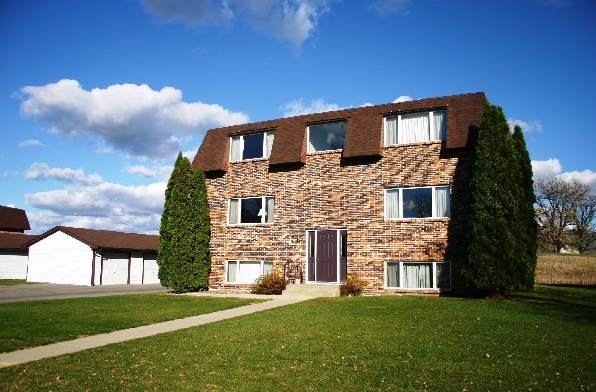 Pleasantview Apartments in North Mankato, MN - Building Photo