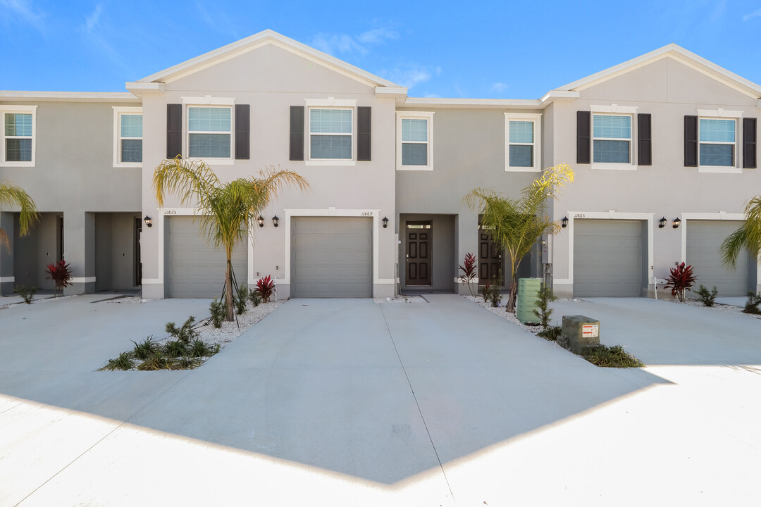 11869 Stoneport Pl in Riverview, FL - Foto de edificio