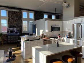 440 12th St NE, Unit 201 in Washington, DC - Foto de edificio - Building Photo