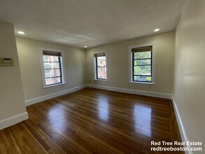 12 Dean Rd, Unit 3A in Brookline, MA - Foto de edificio - Building Photo