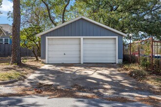 307 E Academy St in Brenham, TX - Building Photo - Building Photo