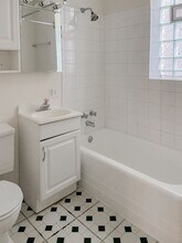 2862 N Clark St, Unit 2882-1 in Chicago, IL - Building Photo - Building Photo