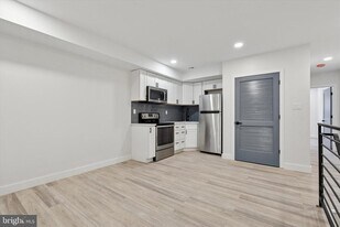 944 W Lycoming St in Philadelphia, PA - Building Photo