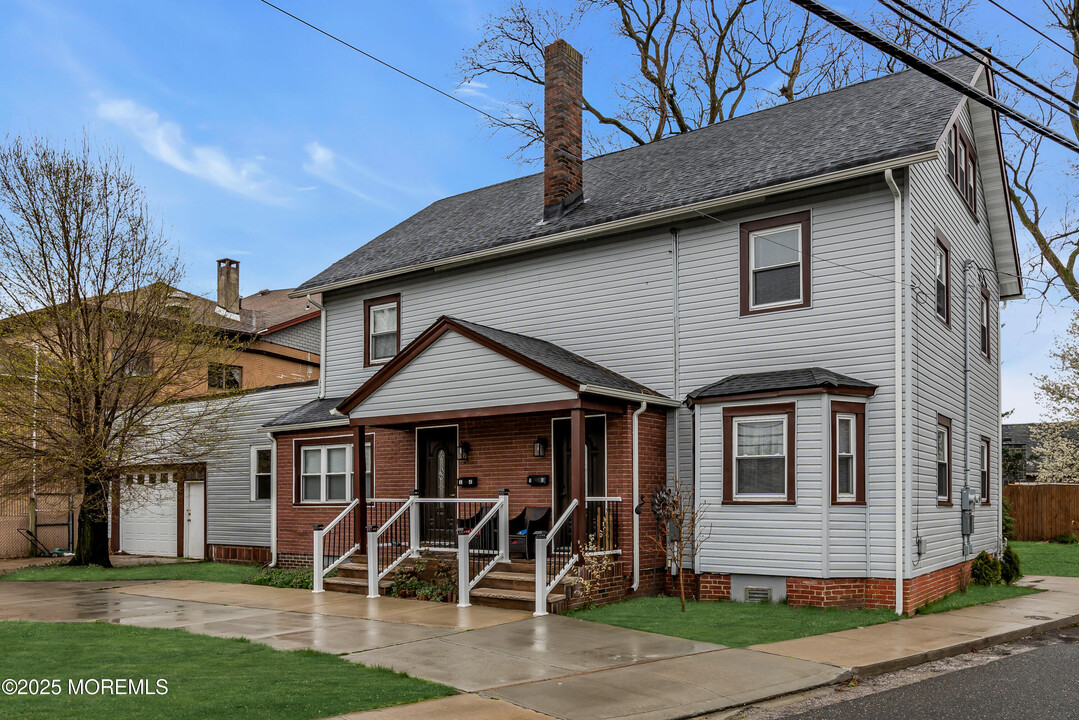 10 Frances Pl in Keansburg, NJ - Building Photo