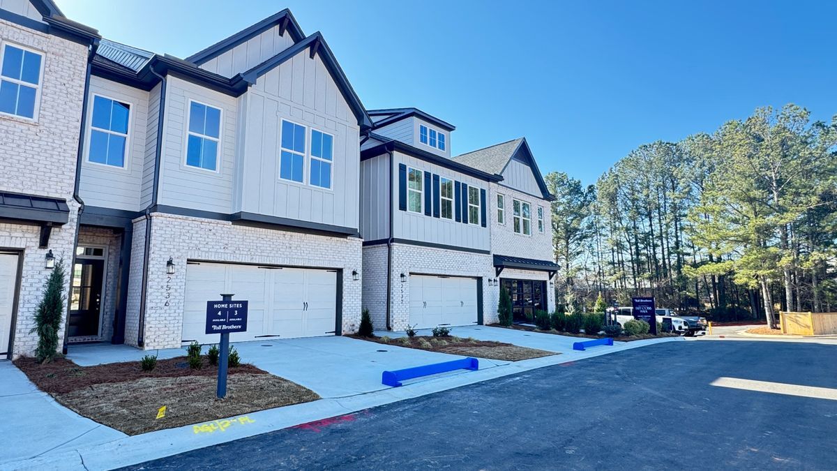 2532 Silver Star Drive Northeast in Marietta, GA - Building Photo