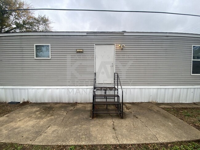property at 926 S Railroad Ave